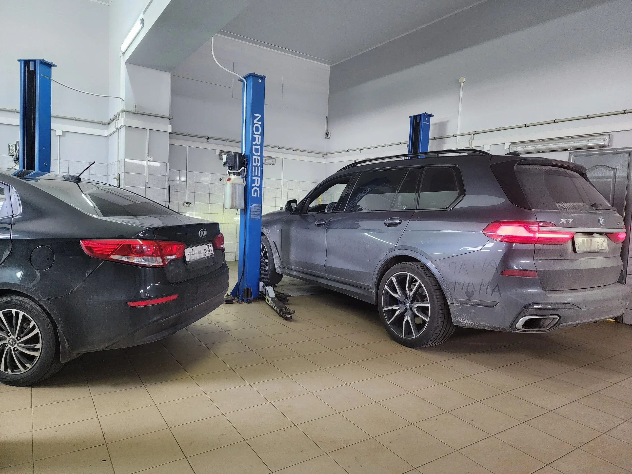 BMW X7 G07 глухой стук и люфт: пример ремонта рулевой рейки